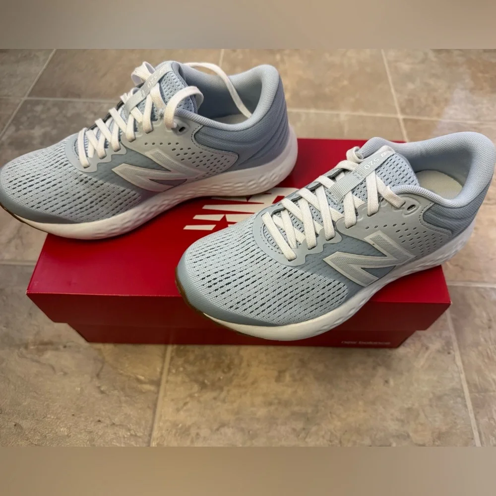 Brand New Women’s New Balance 520v7 shoes size 6 - Picture 4 of 8